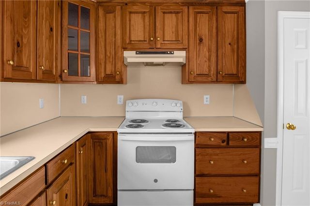 2902 Spencers Way, Browns Summit, NC 27214