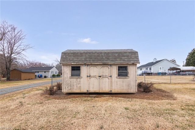 2902 Spencers Way, Browns Summit, NC 27214