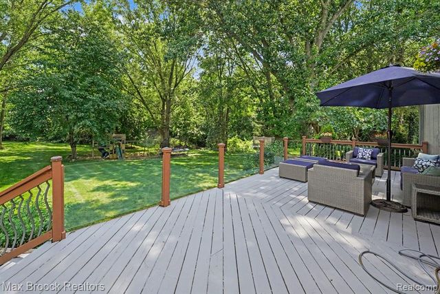9843 Oak Valley Drive, Clarkston, MI 48348