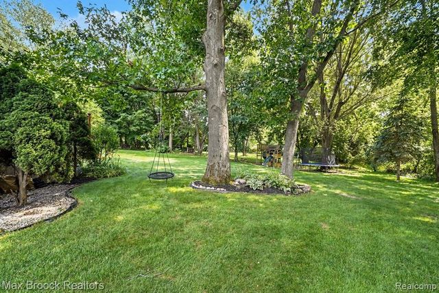 9843 Oak Valley Drive, Clarkston, MI 48348