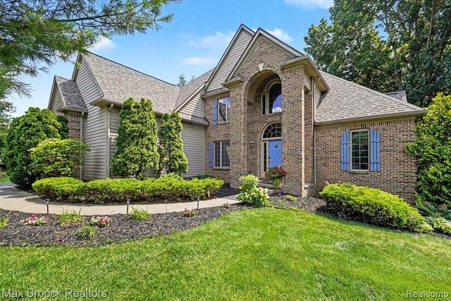 9843 Oak Valley Drive, Clarkston, MI 48348