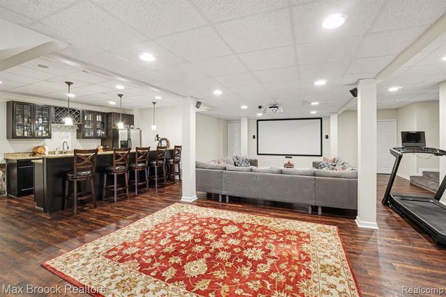 9843 Oak Valley Drive, Clarkston, MI 48348