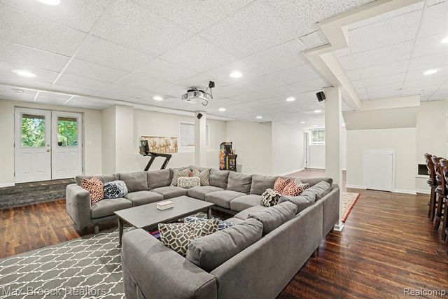 9843 Oak Valley Drive, Clarkston, MI 48348