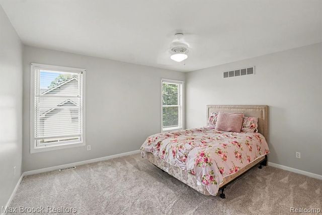 9843 Oak Valley Drive, Clarkston, MI 48348