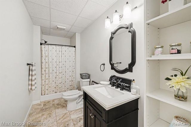 9843 Oak Valley Drive, Clarkston, MI 48348