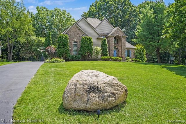 9843 Oak Valley Drive, Clarkston, MI 48348