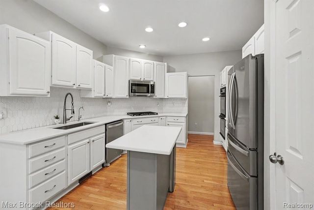 9843 Oak Valley Drive, Clarkston, MI 48348