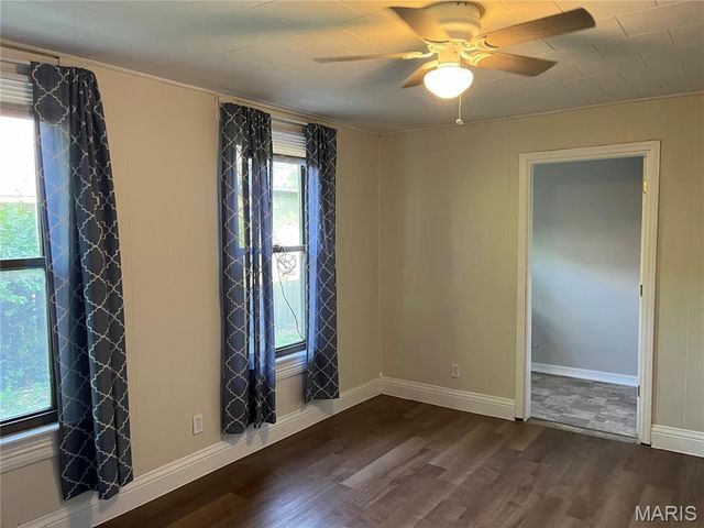 1032 W Pearl Street, Staunton, IL 62088