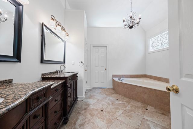 9245 ELLEN DAVIES DR, Bartlett, TN 38133