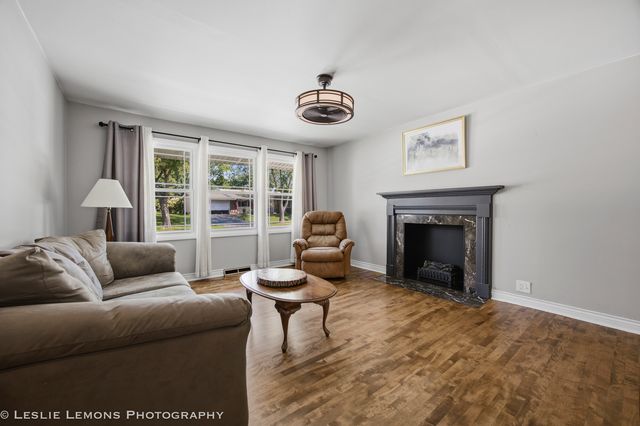 6020 TYLER Drive, Woodridge, IL 60517