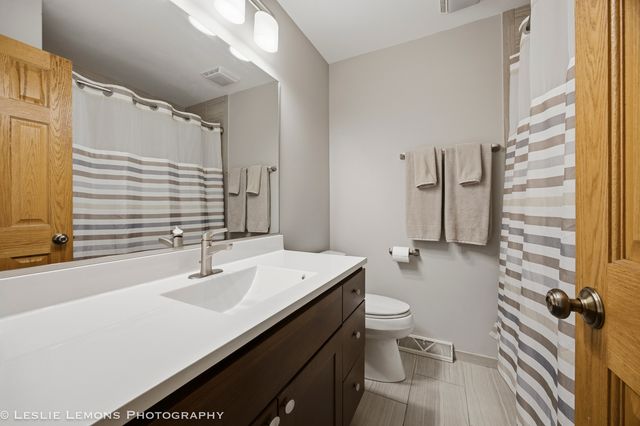 6020 TYLER Drive, Woodridge, IL 60517