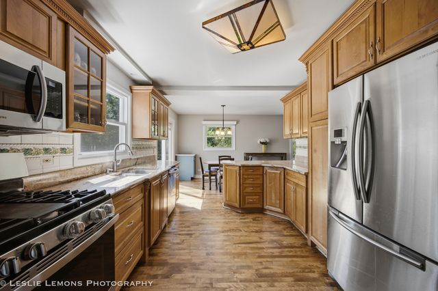 6020 TYLER Drive, Woodridge, IL 60517
