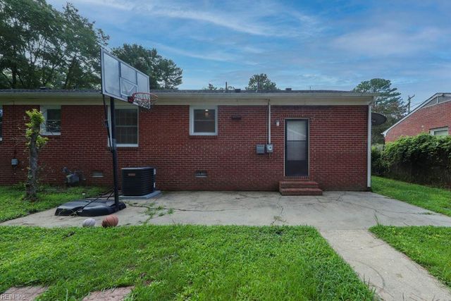 317 Beechmont DR, Newport News, VA 23608