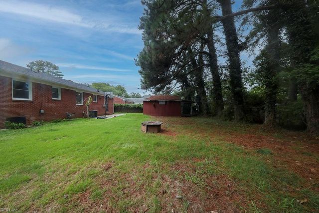 317 Beechmont DR, Newport News, VA 23608