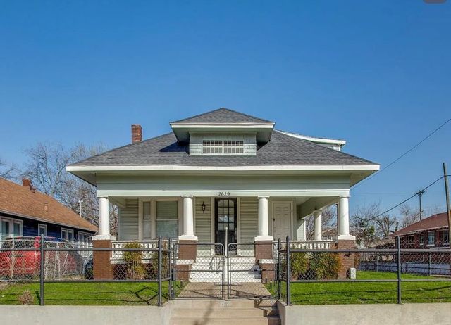 2629 S Jennings Avenue, Fort Worth, TX 76110