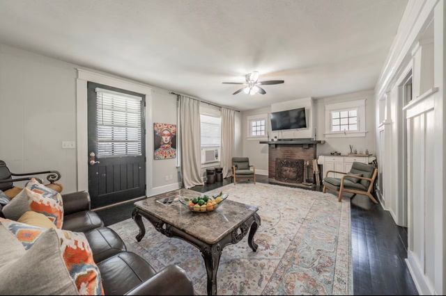 2629 S Jennings Avenue, Fort Worth, TX 76110