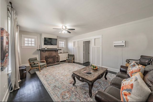 2629 S Jennings Avenue, Fort Worth, TX 76110