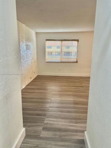 1300 W 53rd Street 18, Hialeah, FL 33012