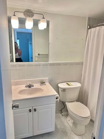 1300 W 53rd Street 18, Hialeah, FL 33012