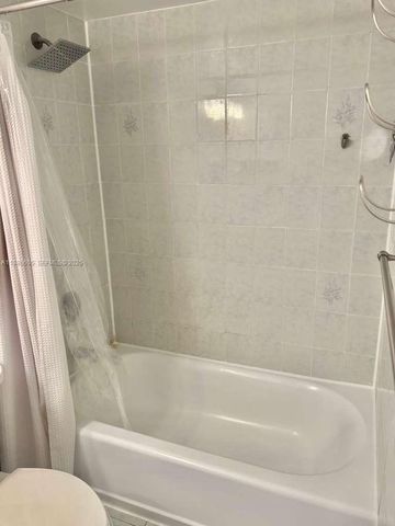 1300 W 53rd Street 18, Hialeah, FL 33012