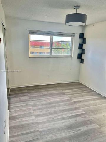 1300 W 53rd Street 18, Hialeah, FL 33012