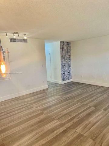 1300 W 53rd Street 18, Hialeah, FL 33012