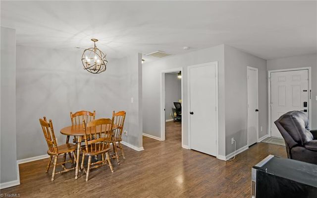 900 Beaumont Avenue, Greensboro, NC 27401