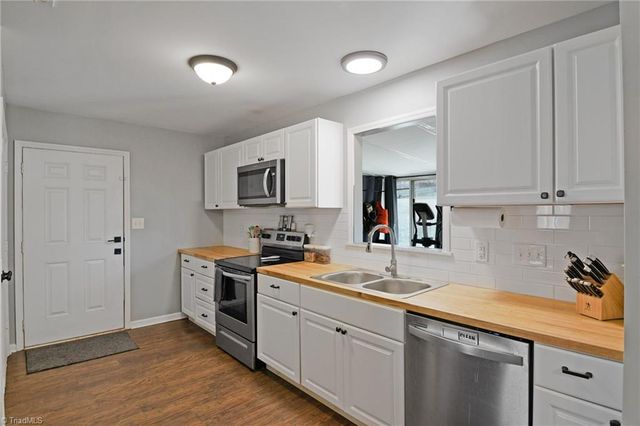 900 Beaumont Avenue, Greensboro, NC 27401