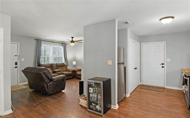 900 Beaumont Avenue, Greensboro, NC 27401