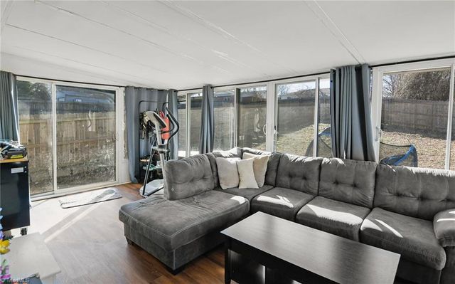 900 Beaumont Avenue, Greensboro, NC 27401