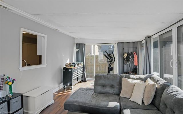 900 Beaumont Avenue, Greensboro, NC 27401