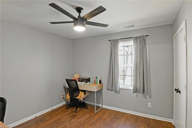 900 Beaumont Avenue, Greensboro, NC 27401