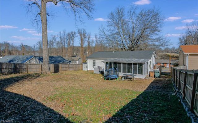 900 Beaumont Avenue, Greensboro, NC 27401