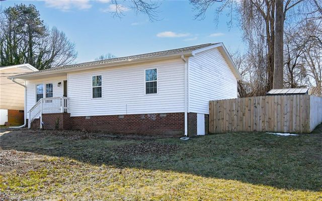 900 Beaumont Avenue, Greensboro, NC 27401