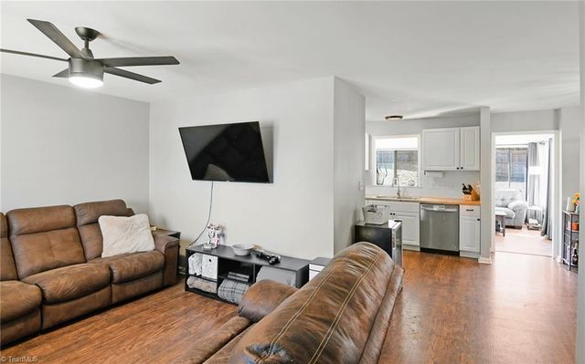 900 Beaumont Avenue, Greensboro, NC 27401