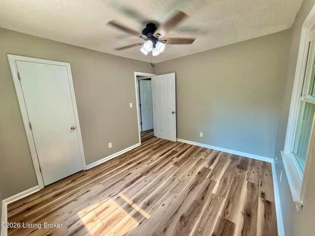 6215 Terry Rd, Louisville, KY 40258