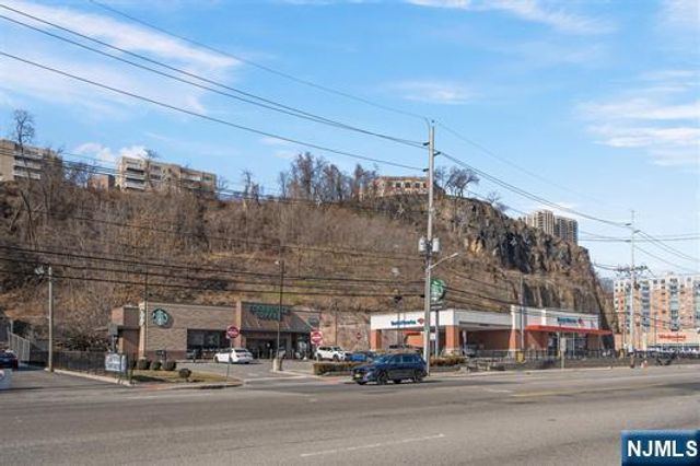 7400 River Road 317, North Bergen, NJ 07047