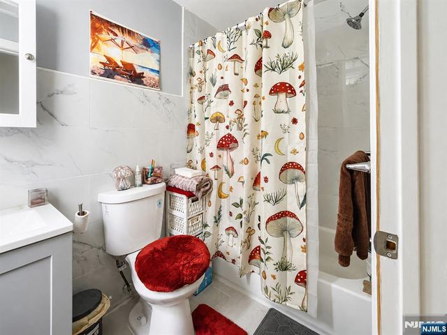 30 49th Street, Bayonne, NJ 07002