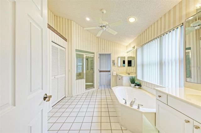 4916 LINSEY COURT, Sarasota, FL 34243