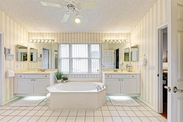 4916 LINSEY COURT, Sarasota, FL 34243