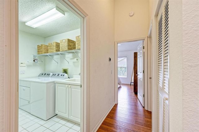 4916 LINSEY COURT, Sarasota, FL 34243