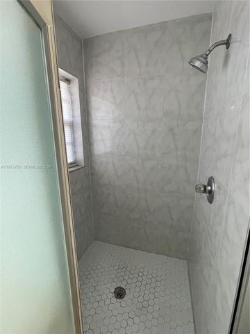 703 NE 195th St 703, Miami, FL 33179