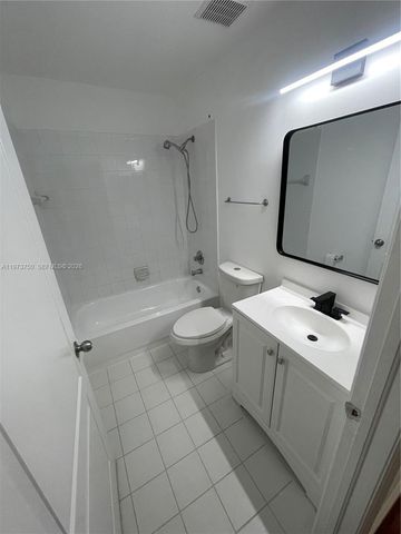 703 NE 195th St 703, Miami, FL 33179