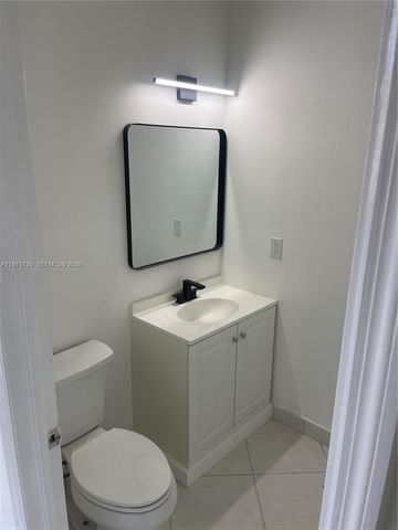 703 NE 195th St 703, Miami, FL 33179