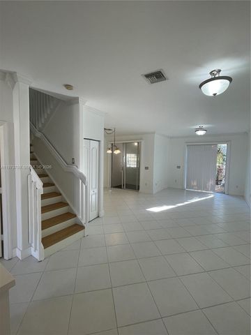 703 NE 195th St 703, Miami, FL 33179