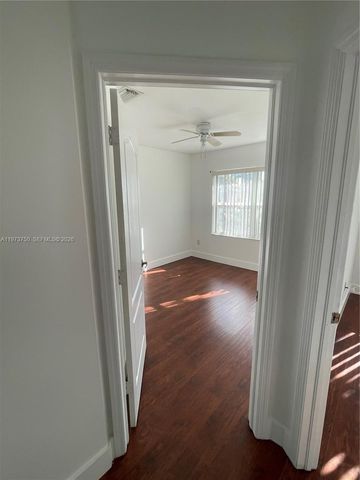 703 NE 195th St 703, Miami, FL 33179