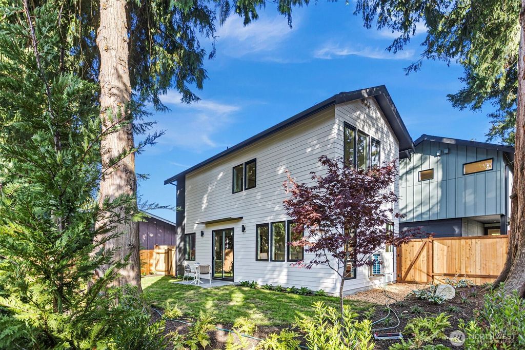 12841 NE 112th Street, Kirkland, WA 98033