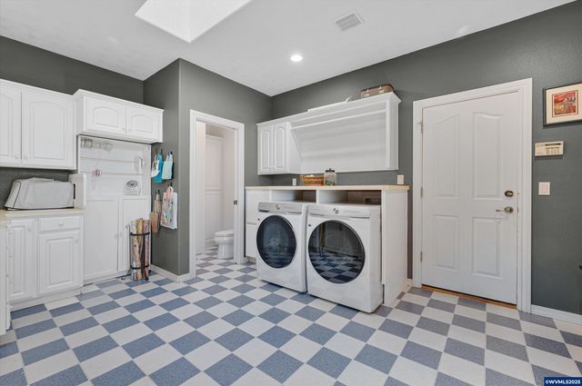 300 Reuben Boise Rd, Dallas, OR 97338