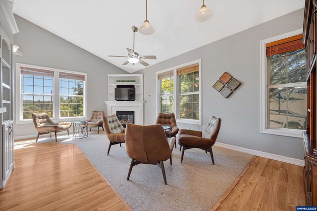 300 Reuben Boise Rd, Dallas, OR 97338