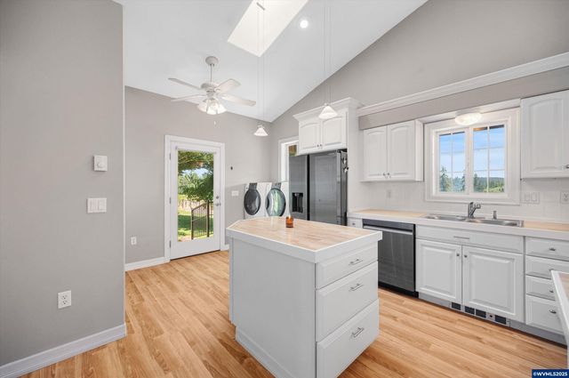 300 Reuben Boise Rd, Dallas, OR 97338